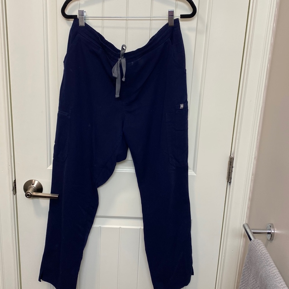 Figs Yola scrubs